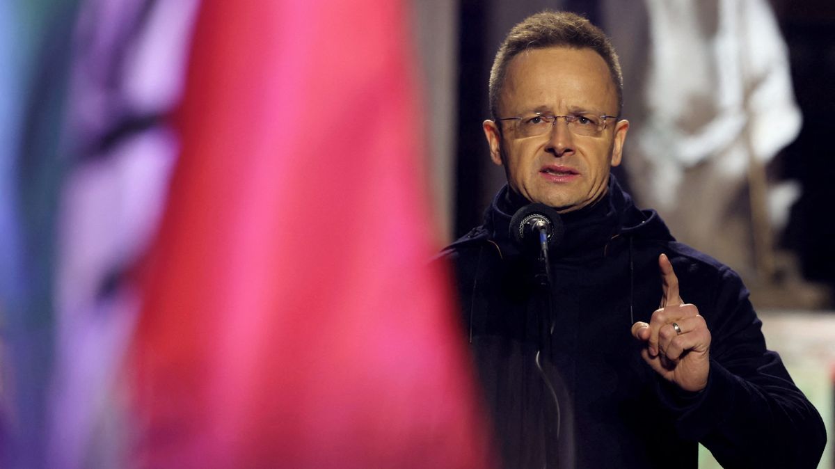 Szijjártó se pustil do Pavla. Mohl skončit jako špion proti Západu, řekl